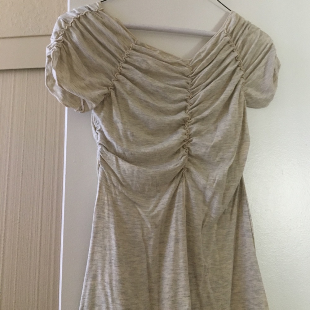 Woman's Md. tan shirt.