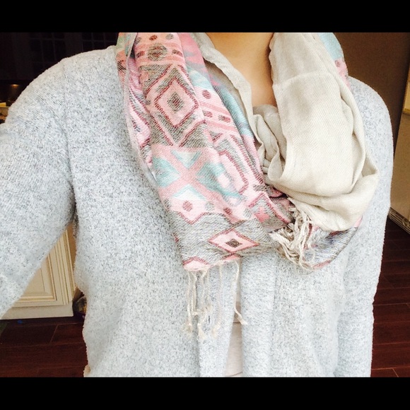 Light tan and tribal print scarf - Picture 2 of 2