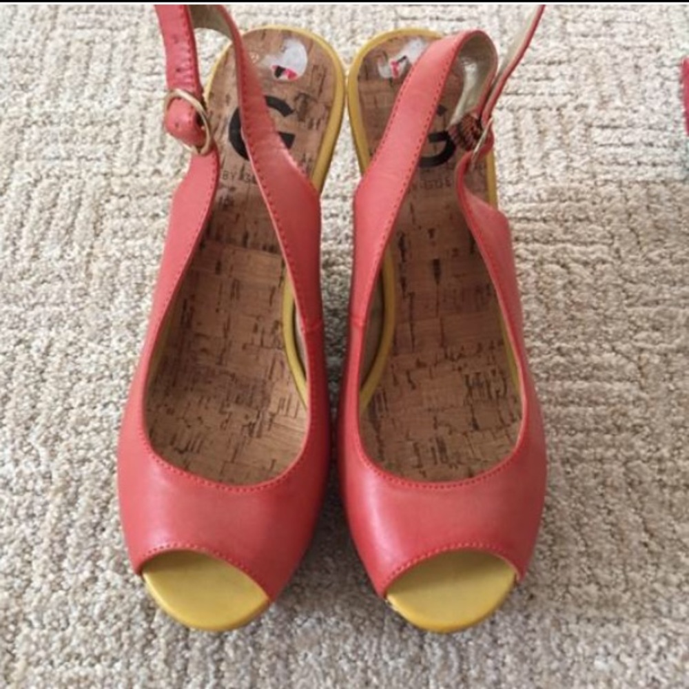 GuessPeach wedge shoes