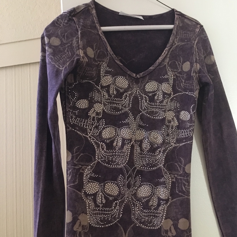 Mana love woman's MD. Shirt w/crystals