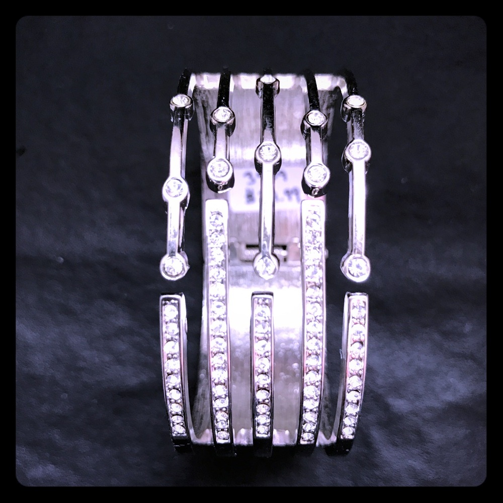 Beautiful Crystal Spring Open and Close Bracelet