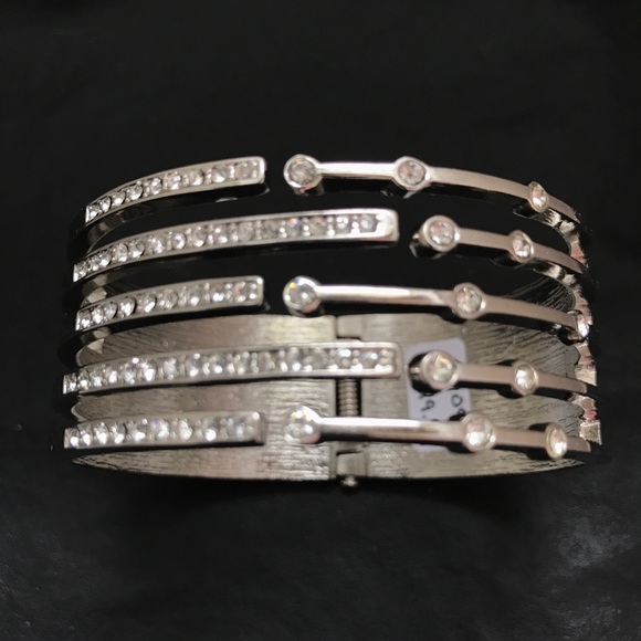 Beautiful Crystal Spring Open and Close Bracelet - Picture 2 of 3