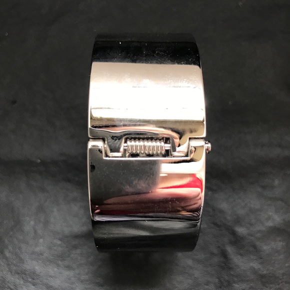 Beautiful Crystal Spring Open and Close Bracelet - Picture 3 of 3