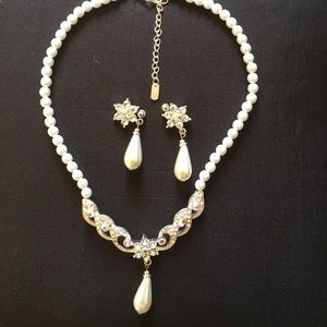 White pearl jewelry set