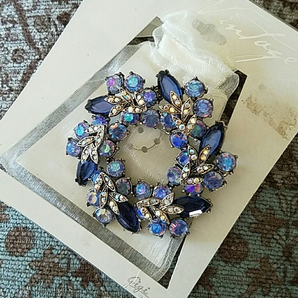 Brooch - Picture 1 of 2