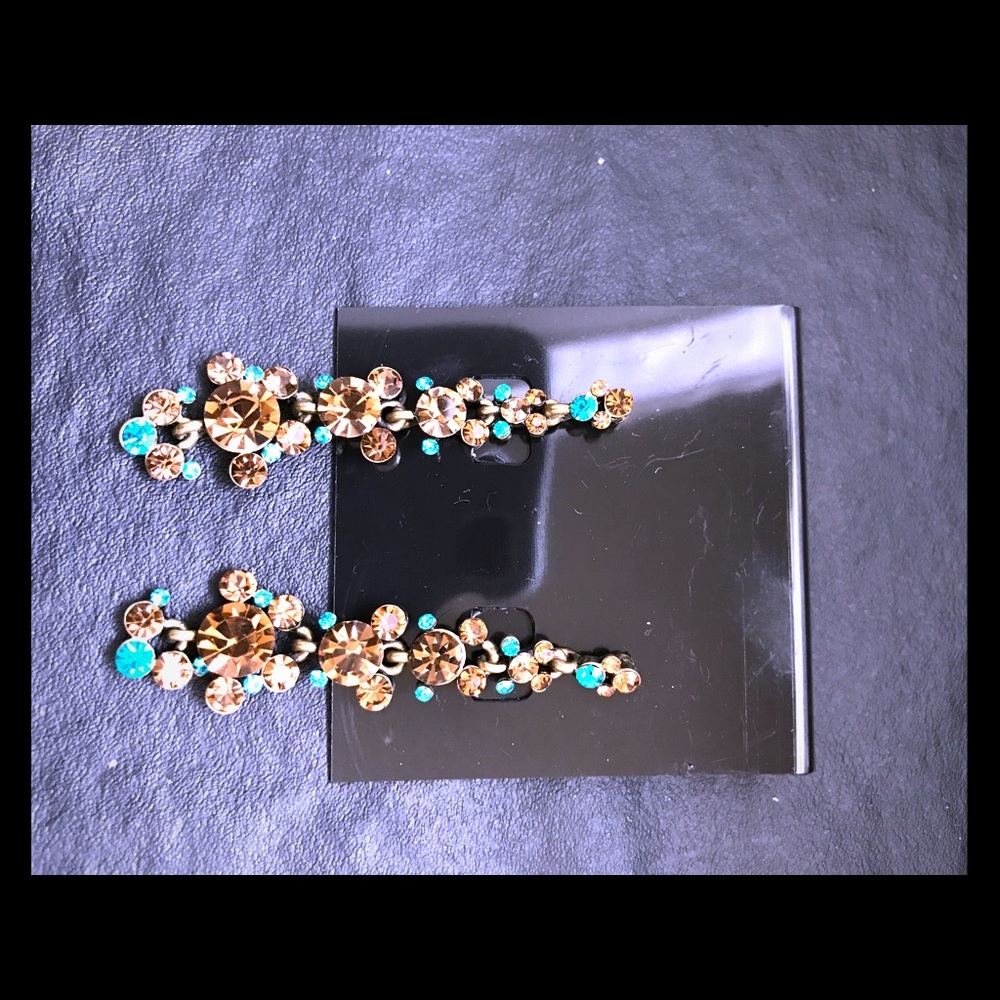 Beautiful Gold earrings with crystals