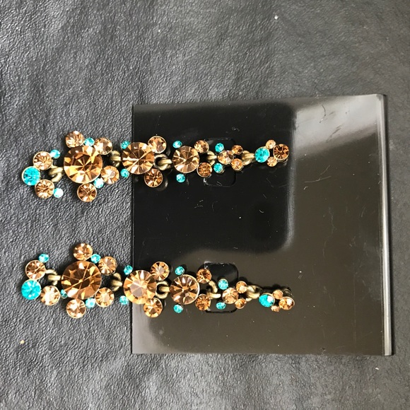 Beautiful Gold earrings with crystals - Picture 2 of 2