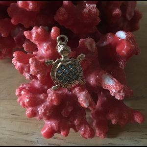 Vintage Sarah turtle pendent