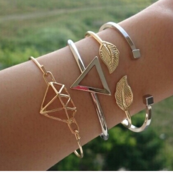 🌸Gold Plated Diamond Bangle - Picture 3 of 6