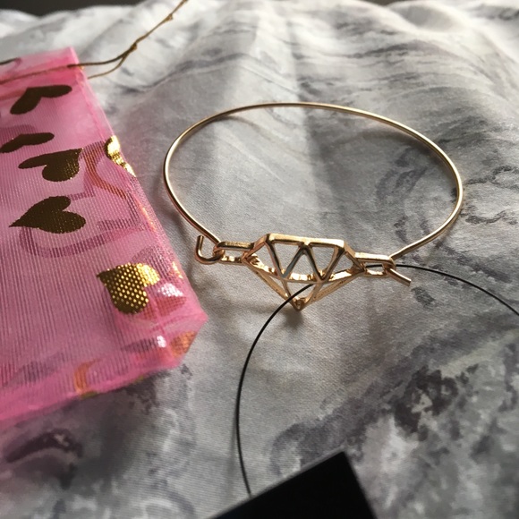 🌸Gold Plated Diamond Bangle - Picture 2 of 6