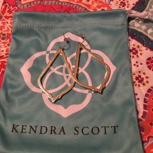 Kendra Scott Sophia drop earrings in gold