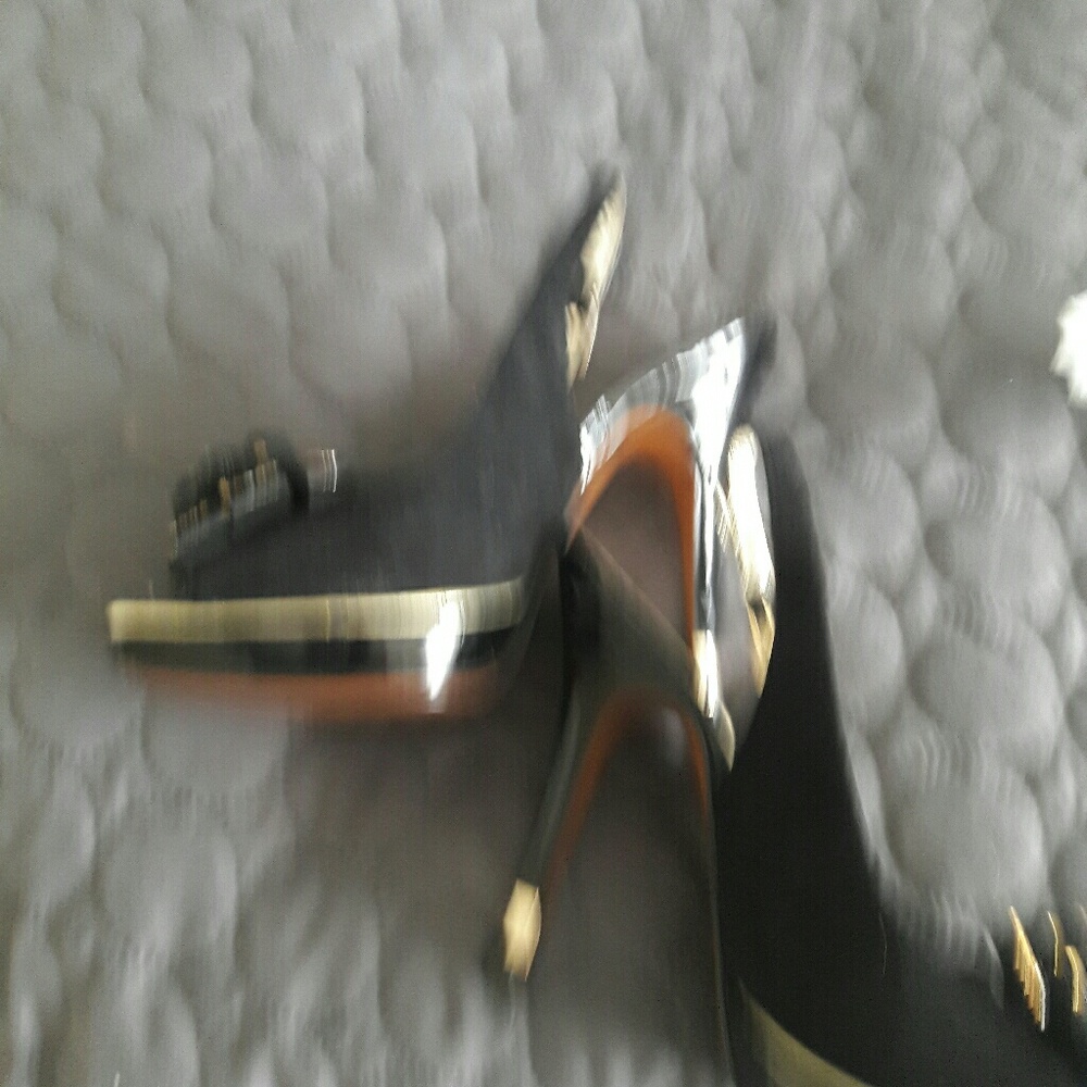 Shoes - Picture 3 of 4
