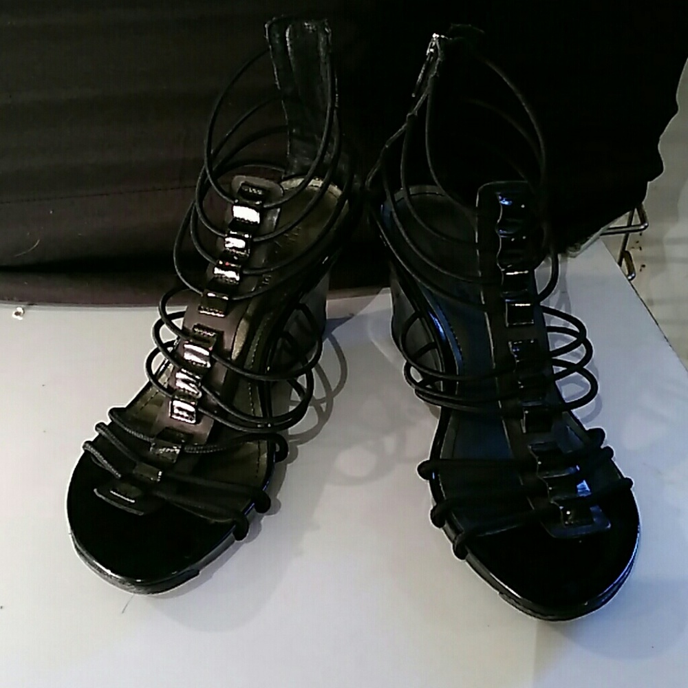 Pair of Kenneth Cole wedges...