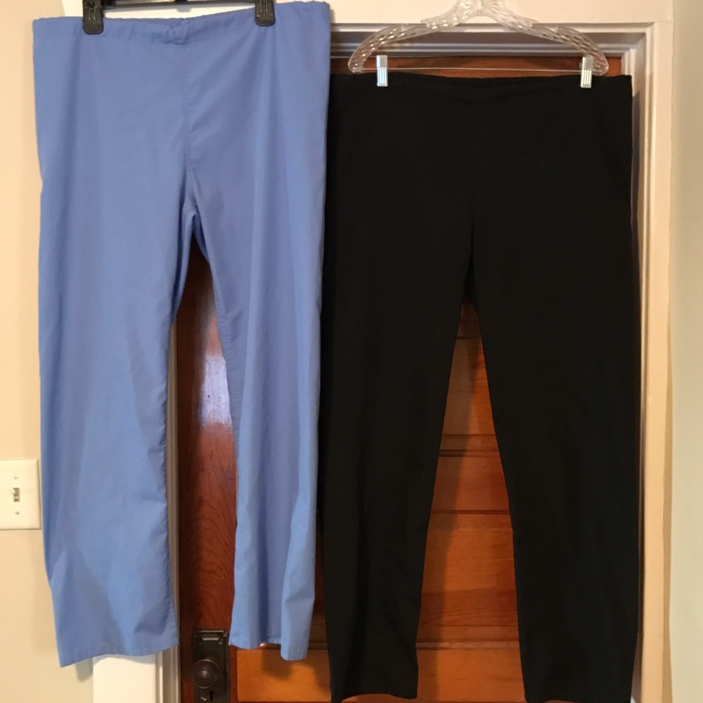 Price drop! Set of 2 scrub pants size Small
