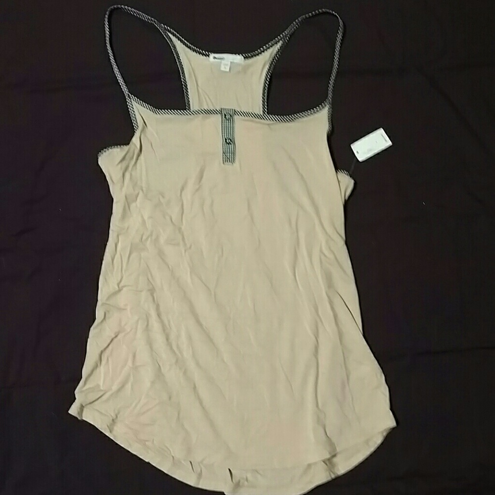 ***SOLD!**** BOGO free New with tags Gap tank