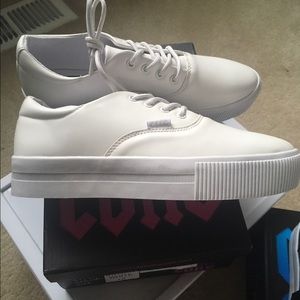 Super comfy & cute! NEW Creeper style white sz 10