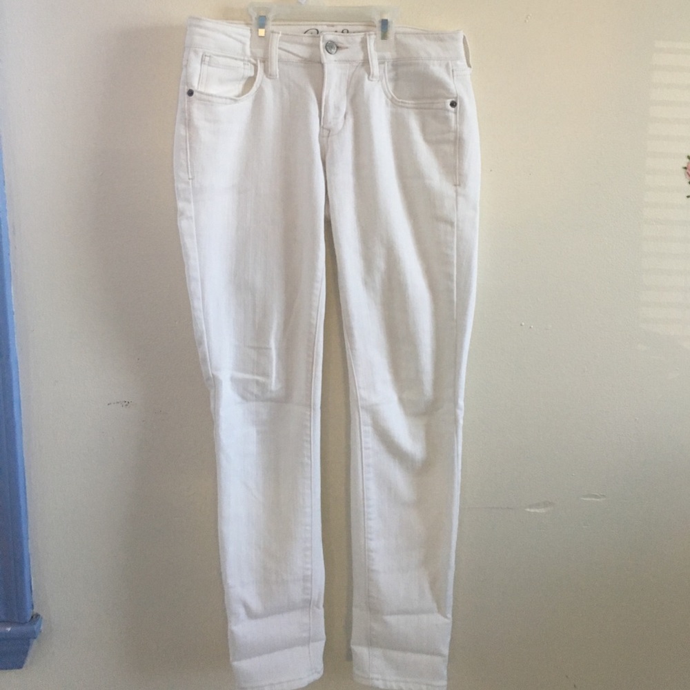White stretch skinny jeans