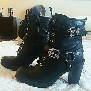 Guess lace up leather boots