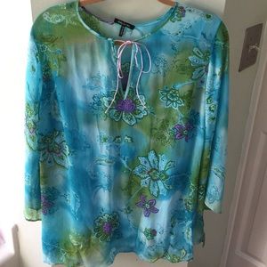 2-piece Daisy Fuentes blouse.