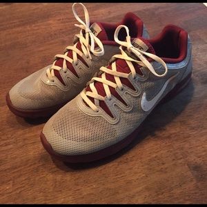 Size 9.5 Nike air max fusion training shoes