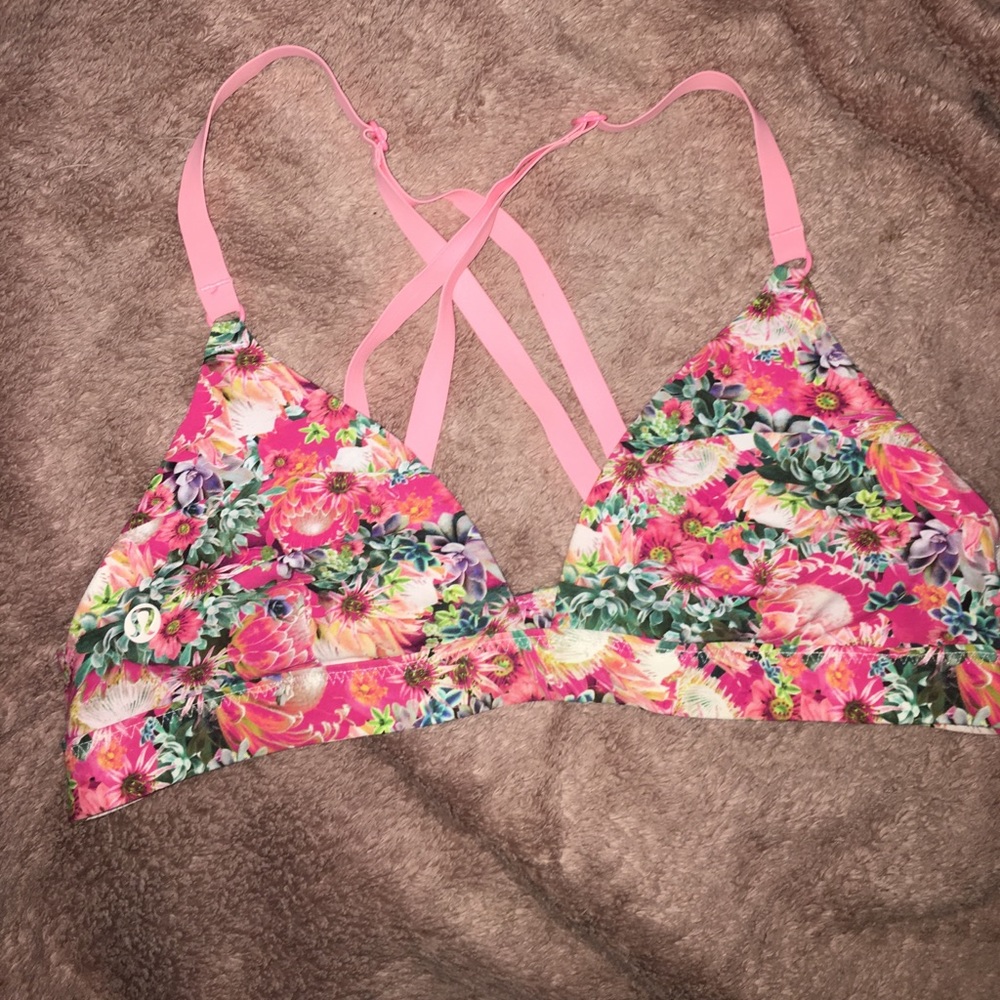 Lululemon Shanti Top size 6