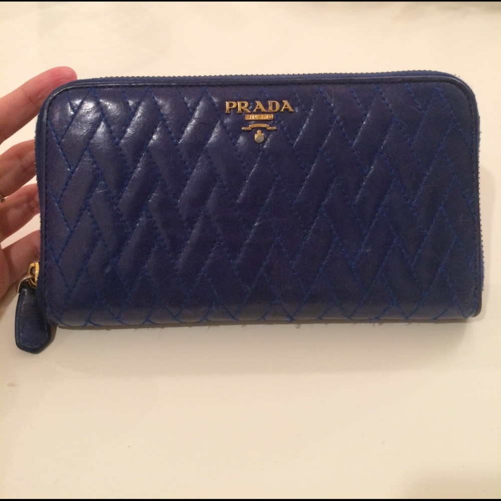 Authentic Prada Saffiano Organizer Wallet - Picture 1 of 6