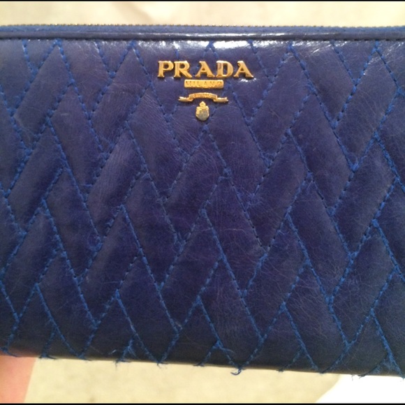 Authentic Prada Saffiano Organizer Wallet - Picture 2 of 6