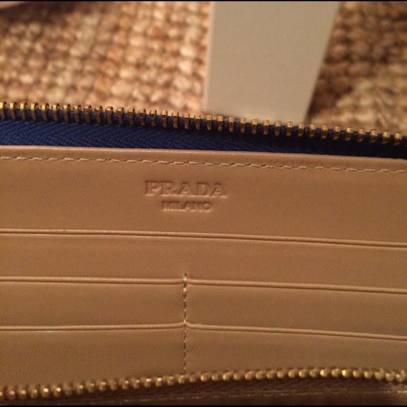 Authentic Prada Saffiano Organizer Wallet - Picture 4 of 6