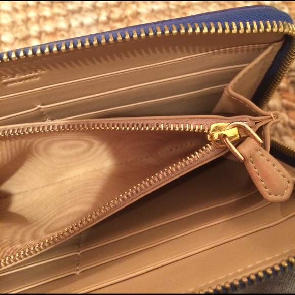 Authentic Prada Saffiano Organizer Wallet - Picture 5 of 6