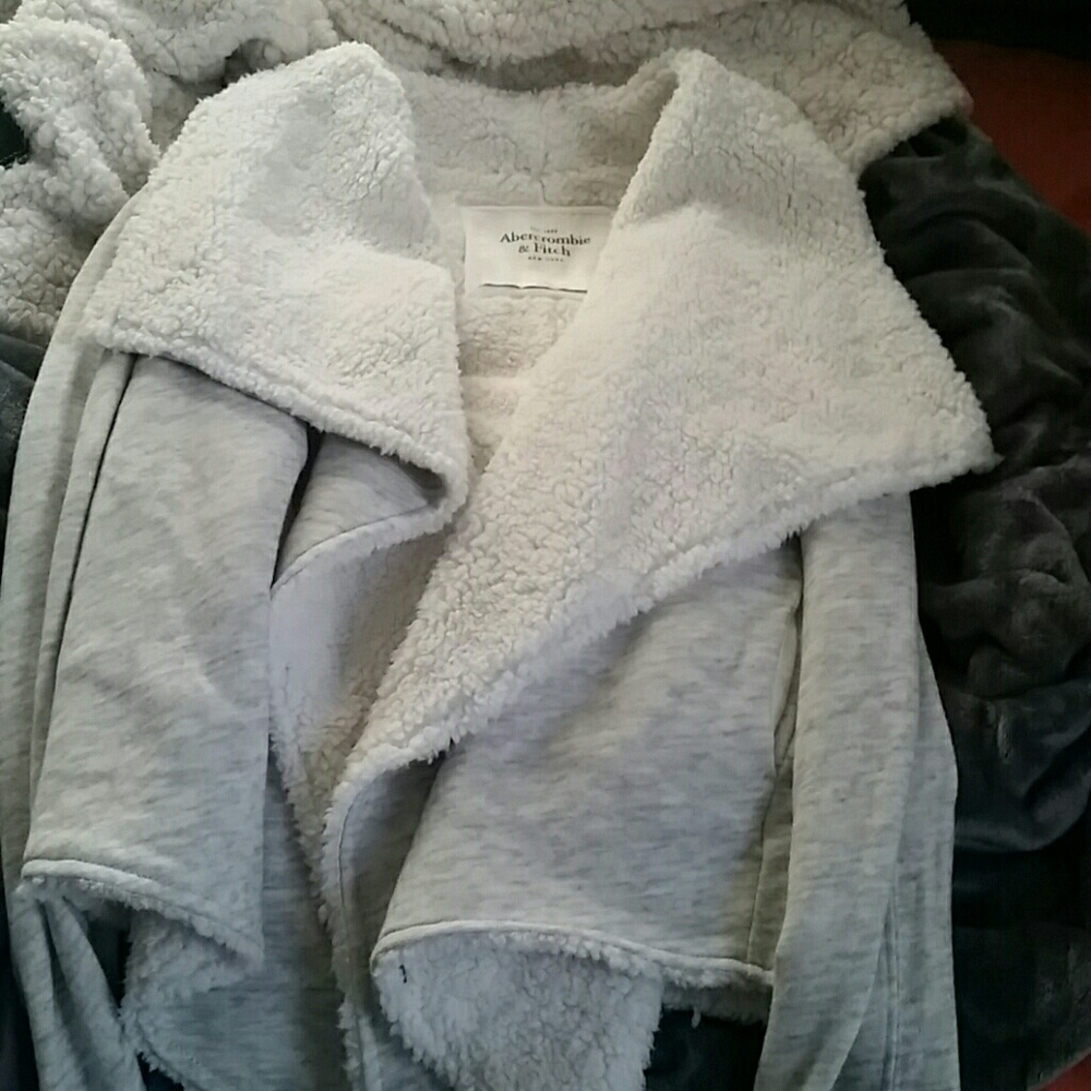 Abercrombie & Fitch Sherpa blanket sweater