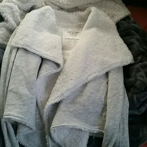 Abercrombie & Fitch Sherpa blanket sweater