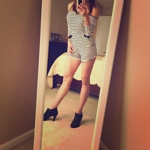 One piece cute black and white jumper 🖤🖤🖤