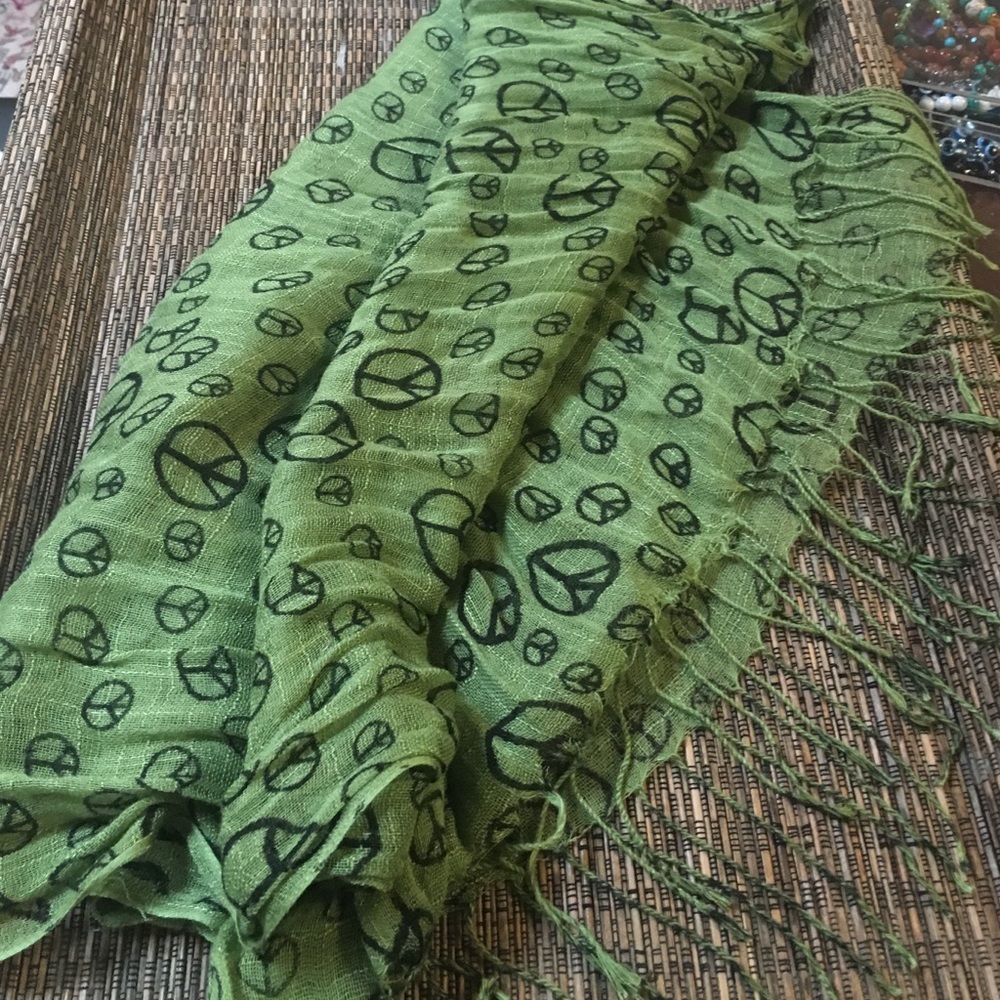 ✨3 for 20✨Green peace scarf