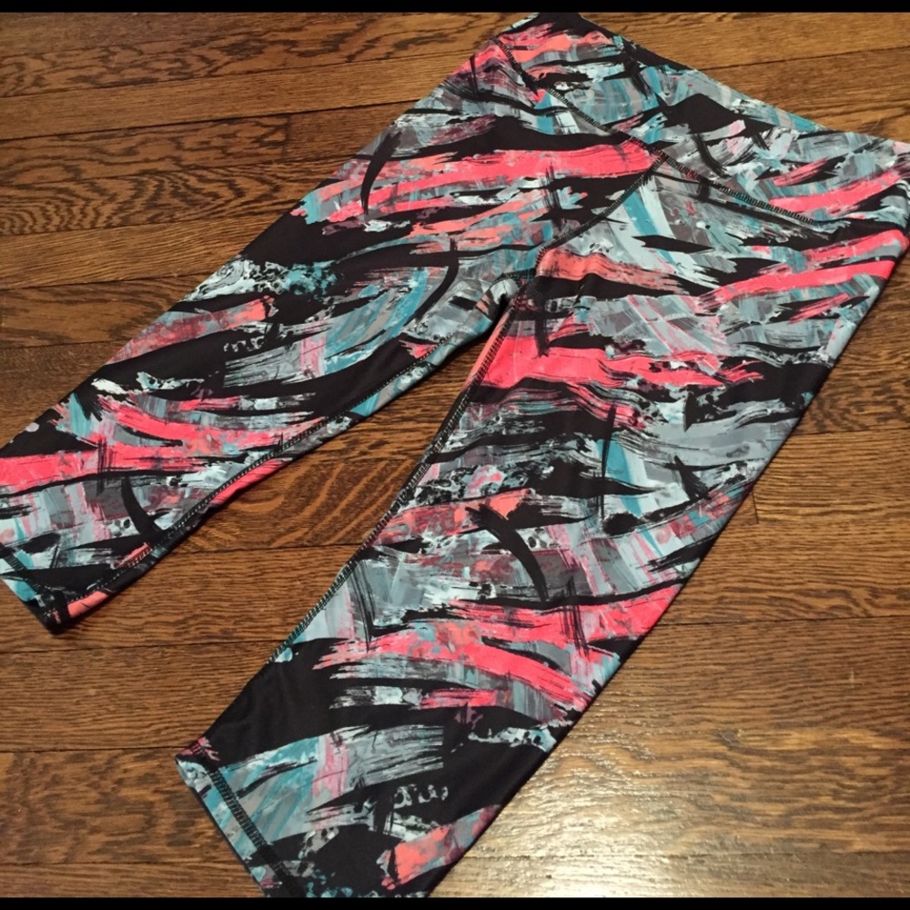 Fabletics Salar Crop
