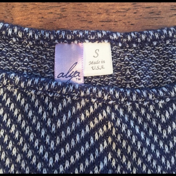 Super cute blue and white shirt - Picture 2 of 2