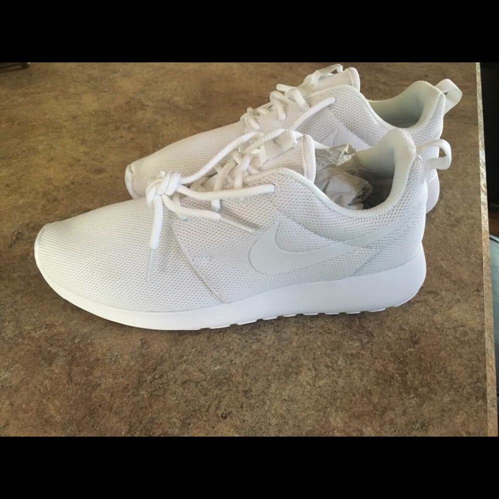 Women's Nike Roshes 7.5