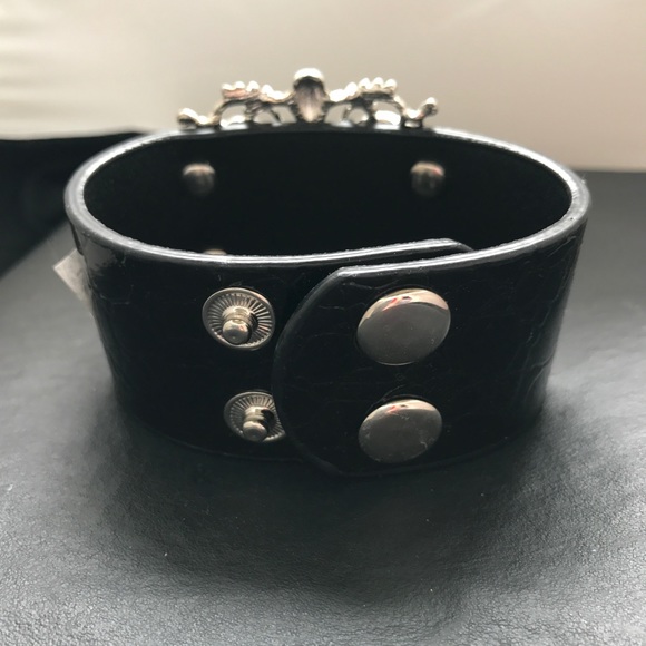 Beautiful Crystal Cuff with Snap Closure - Picture 2 of 2