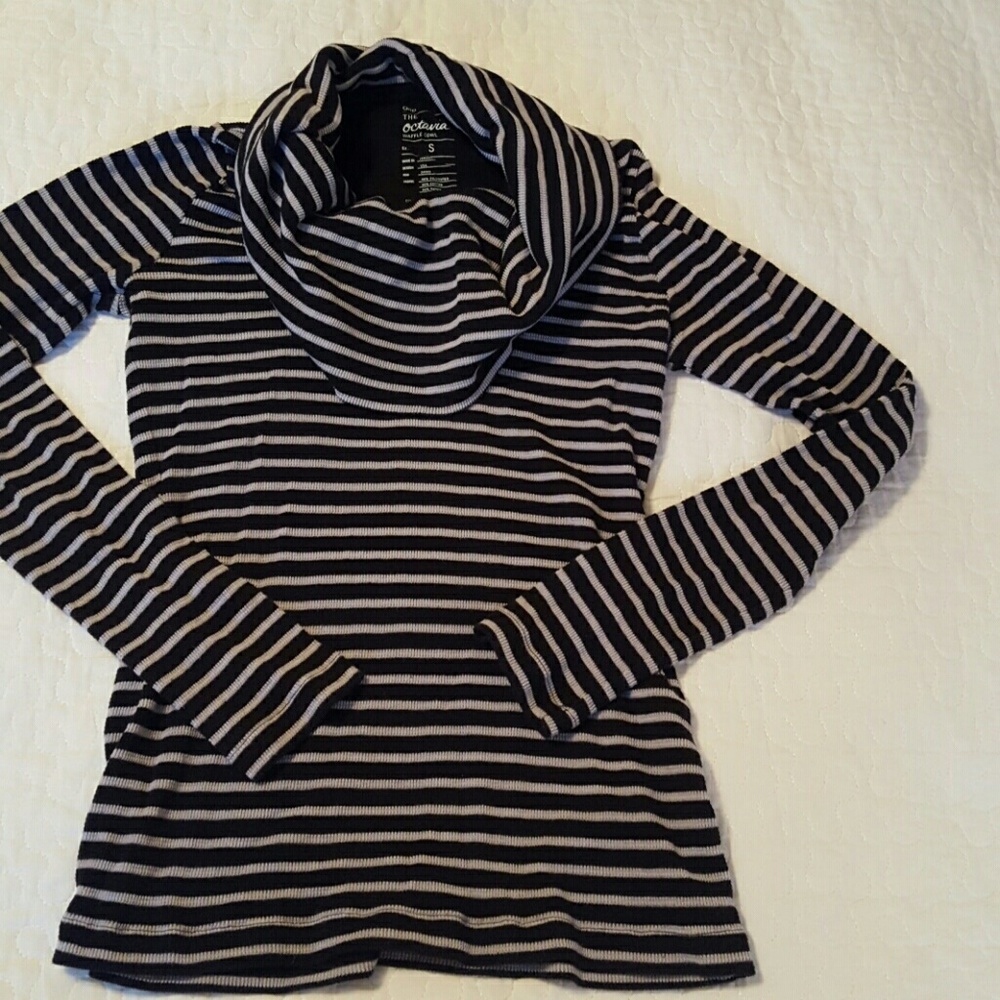 Gap cowl neck