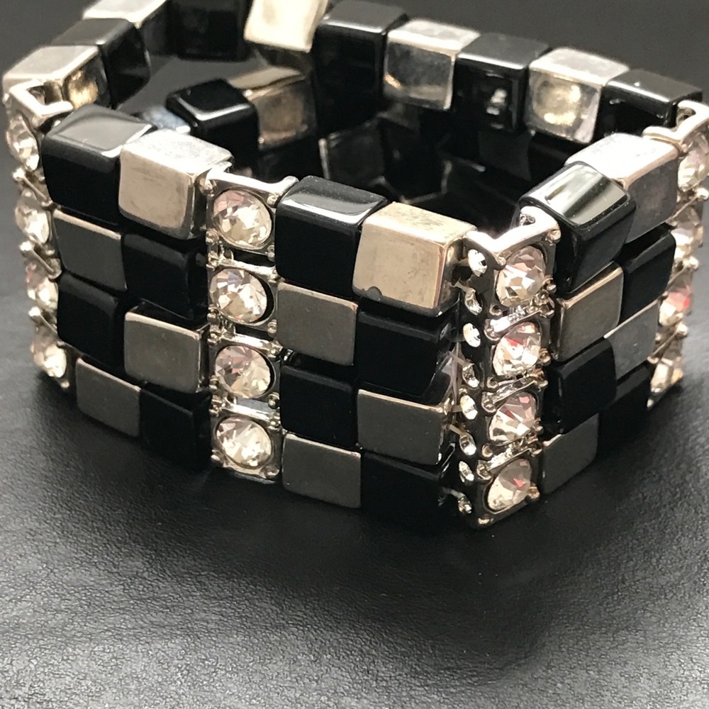 Really Unique Checkered Stretch Bracelet