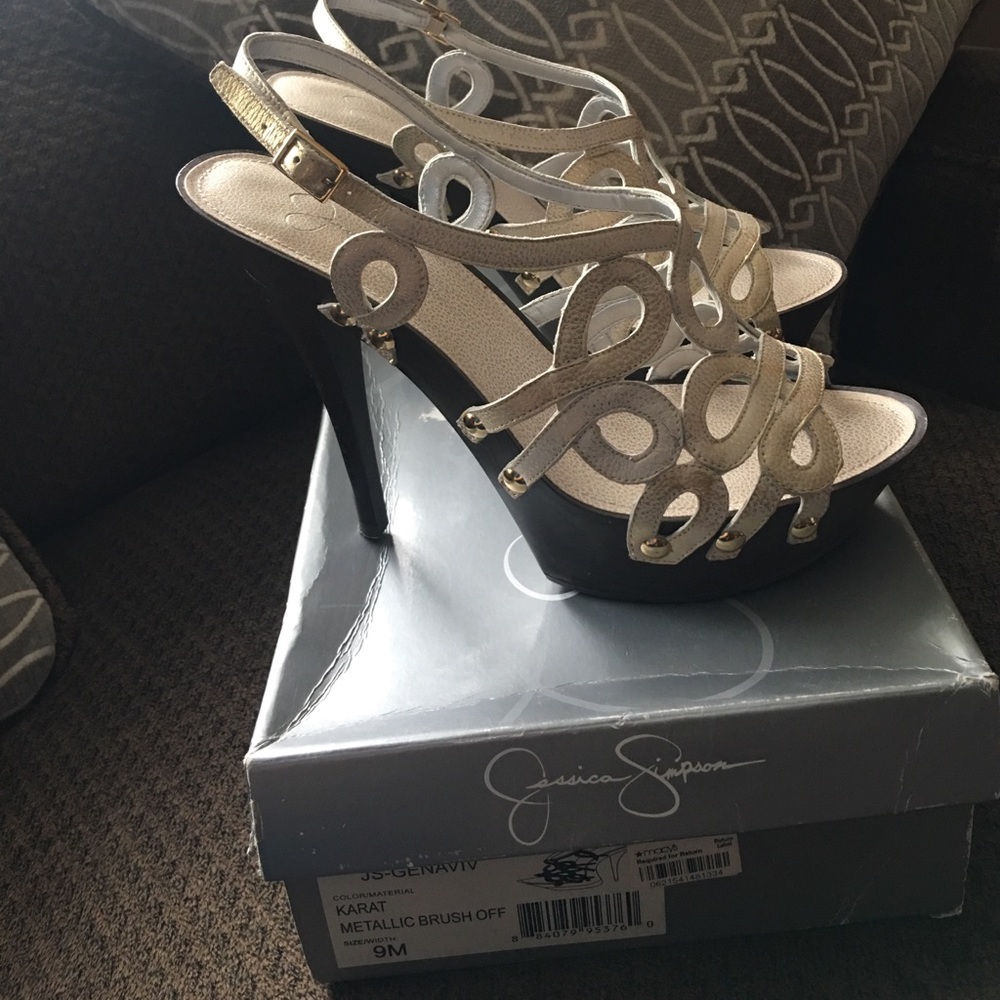 Jessica Simpson ivory & dark wood heel