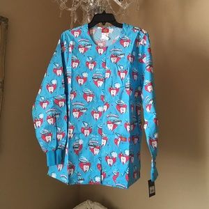 NWT dental scrub jacket w/hearts