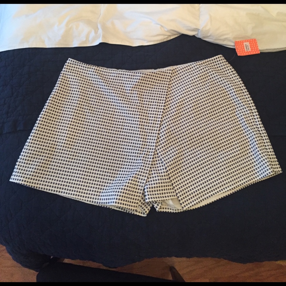 Navy and white plaid  skort