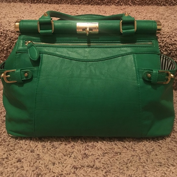 JustFab Handbags - ‼️ ACCEPTING OFFERS‼️Green purse