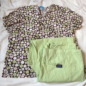 Women's medium scrub set