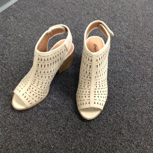 🎉LAST ONE🎉Ladies peep toe chunky heels booties - Picture 4 of 8