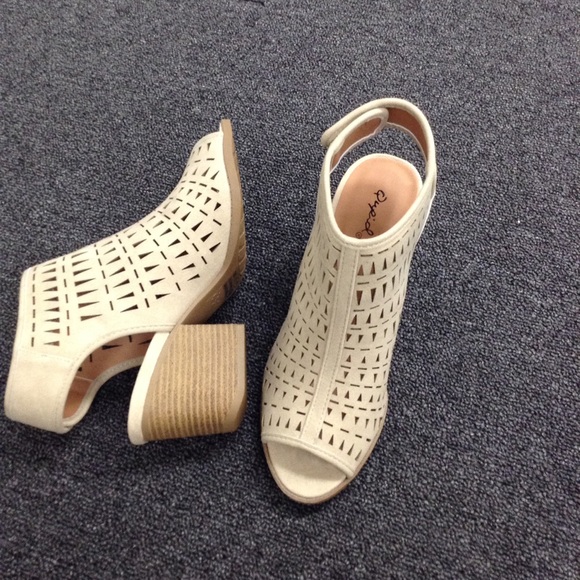 🎉LAST ONE🎉Ladies peep toe chunky heels booties - Picture 6 of 8