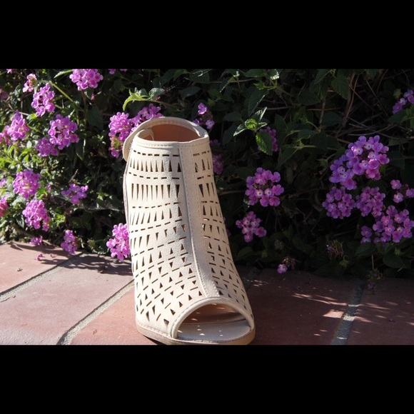 🎉LAST ONE🎉Ladies peep toe chunky heels booties - Picture 2 of 8