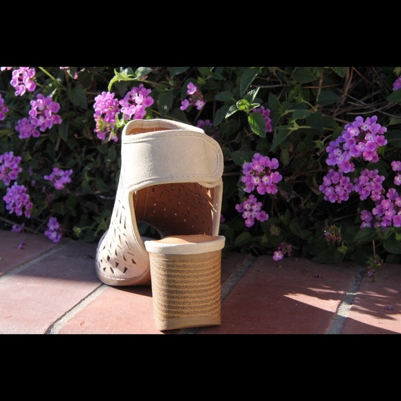 🎉LAST ONE🎉Ladies peep toe chunky heels booties - Picture 3 of 8