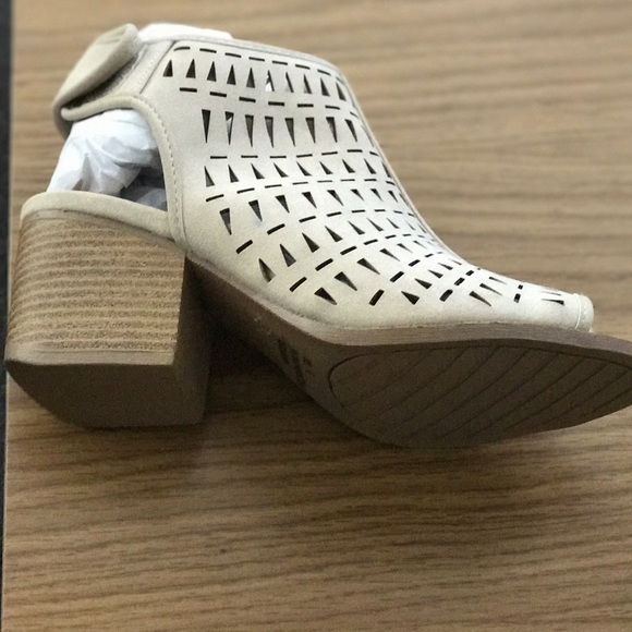 🎉LAST ONE🎉Ladies peep toe chunky heels booties - Picture 8 of 8