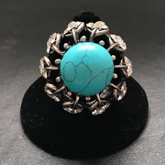 Beautiful Turquoise colored and Crystal ring - Picture 2 of 4